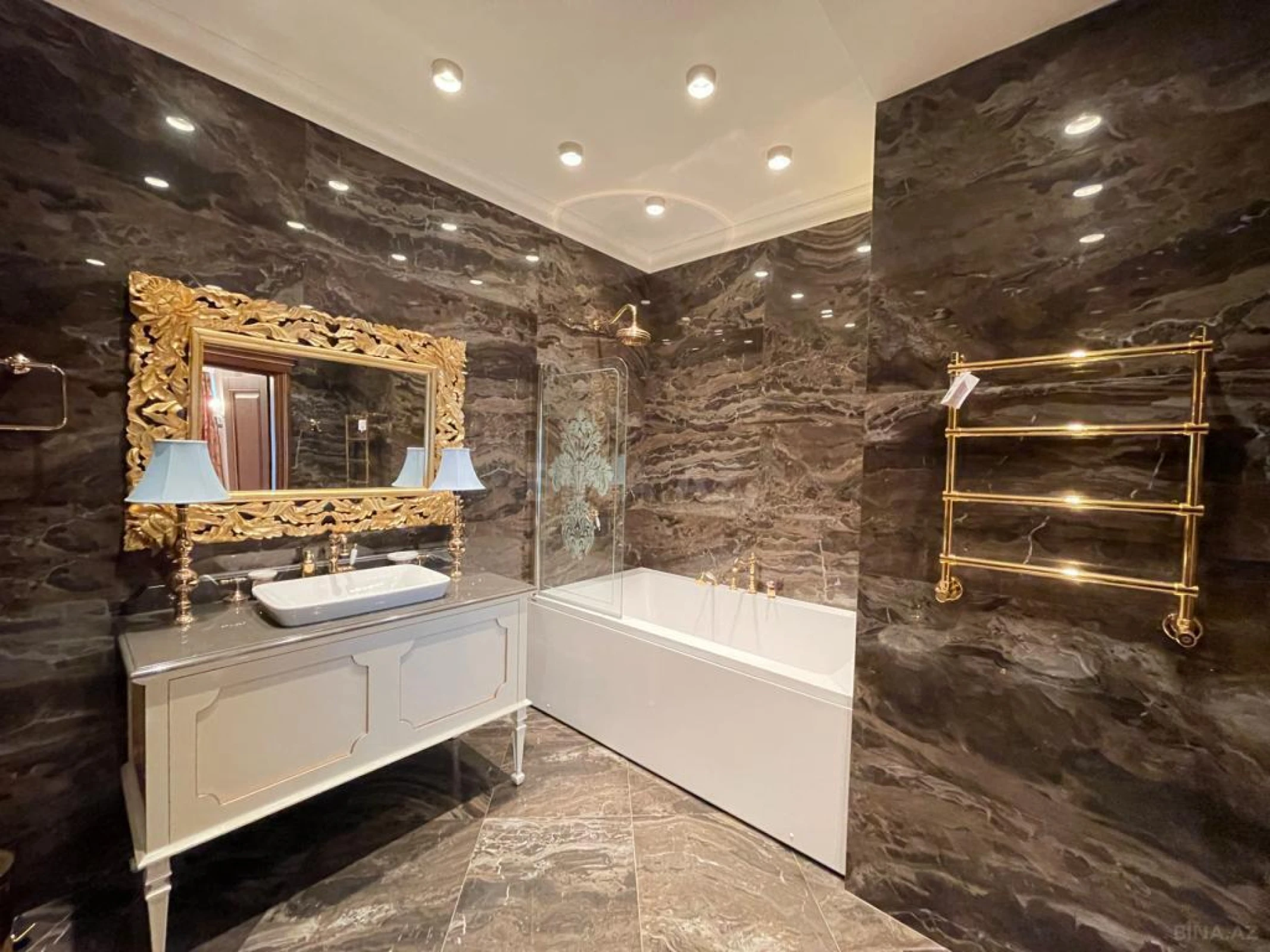 Satılır 5 otaqlı mənzil 287 m²