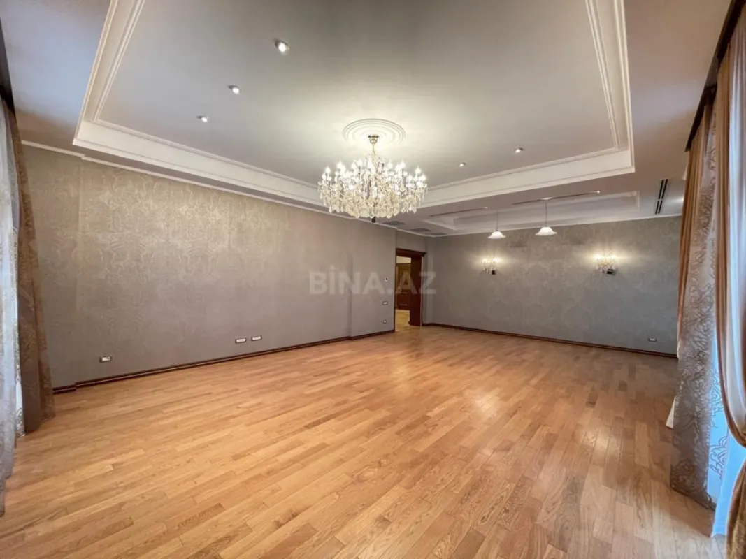 Satılır 5 otaqlı mənzil 287 m²