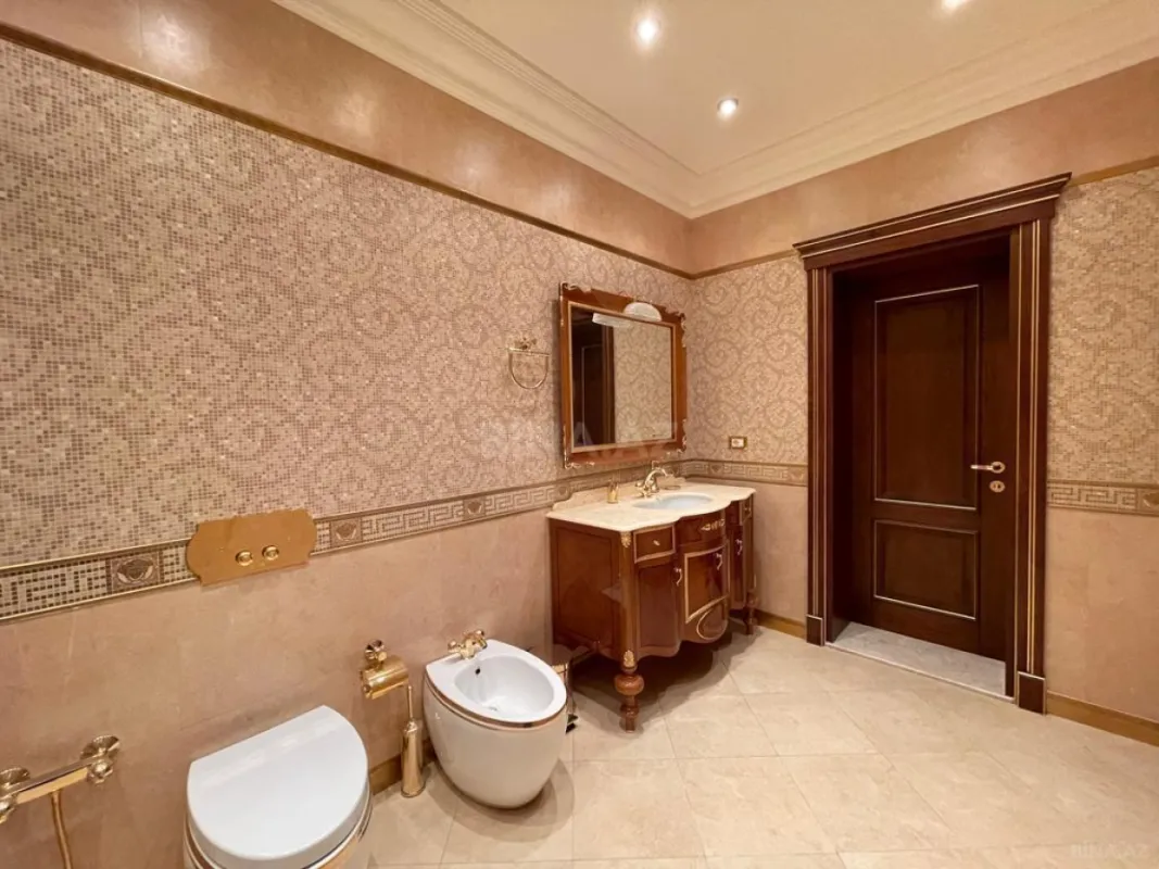 Satılır 5 otaqlı mənzil 287 m²