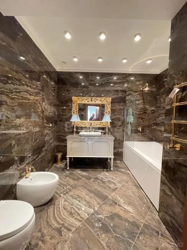 Satılır 5 otaqlı mənzil 287 m²