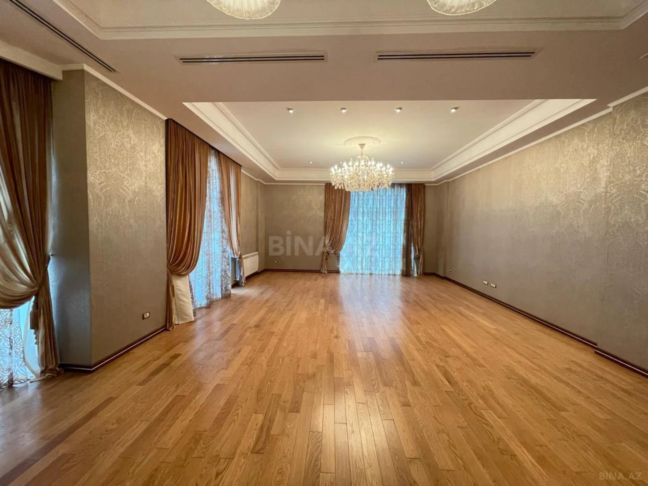 Satılır 5 otaqlı mənzil 287 m²