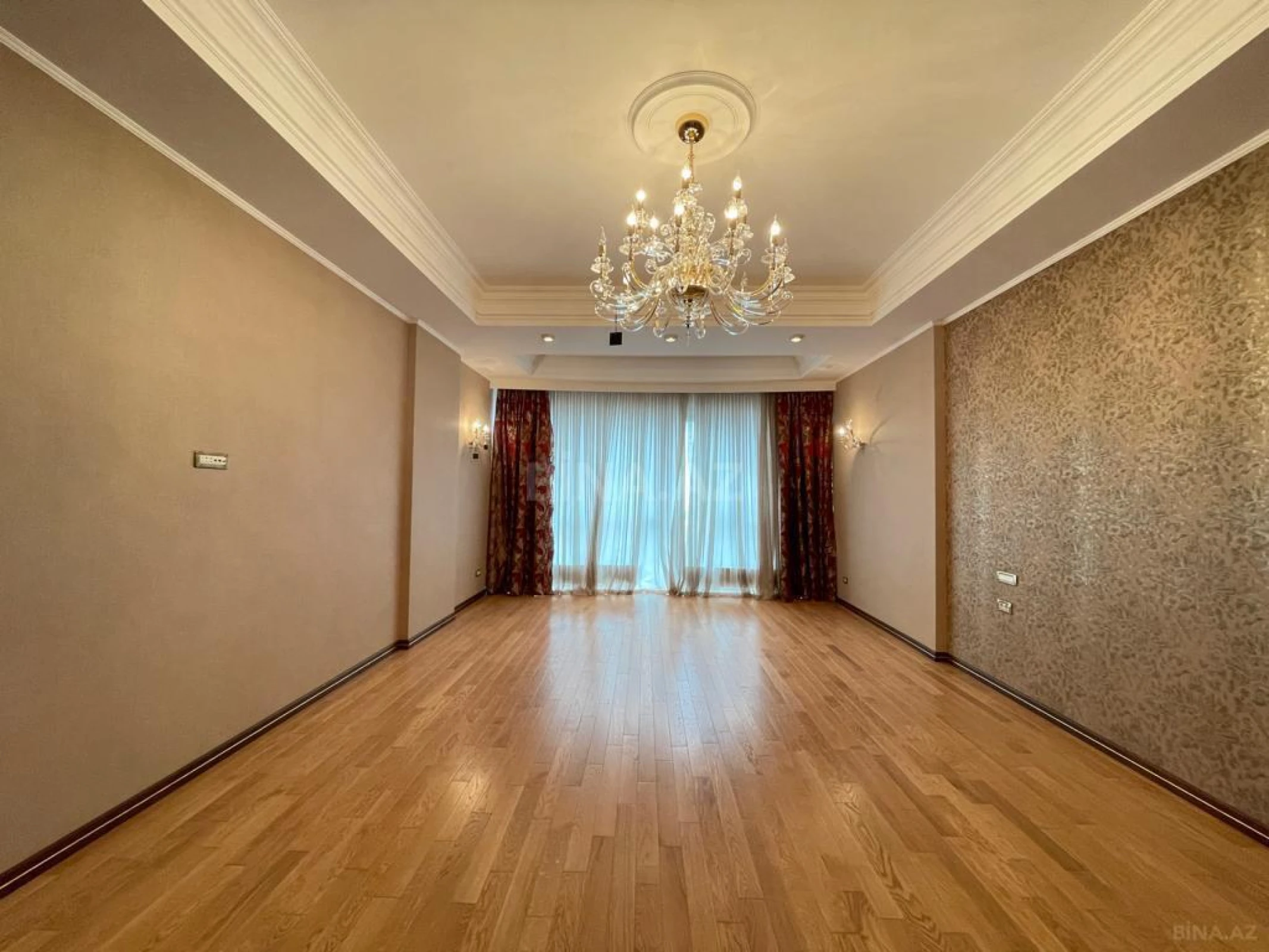 Satılır 5 otaqlı mənzil 287 m²