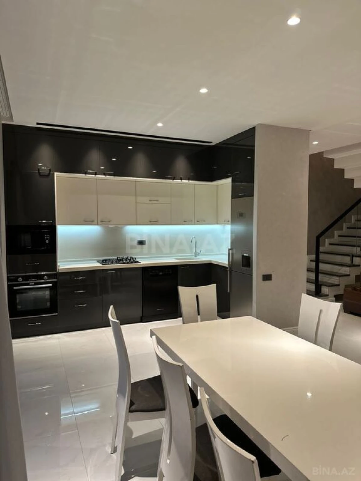 Kirayə verilir 5 otaqlı həyət evi 230 m²