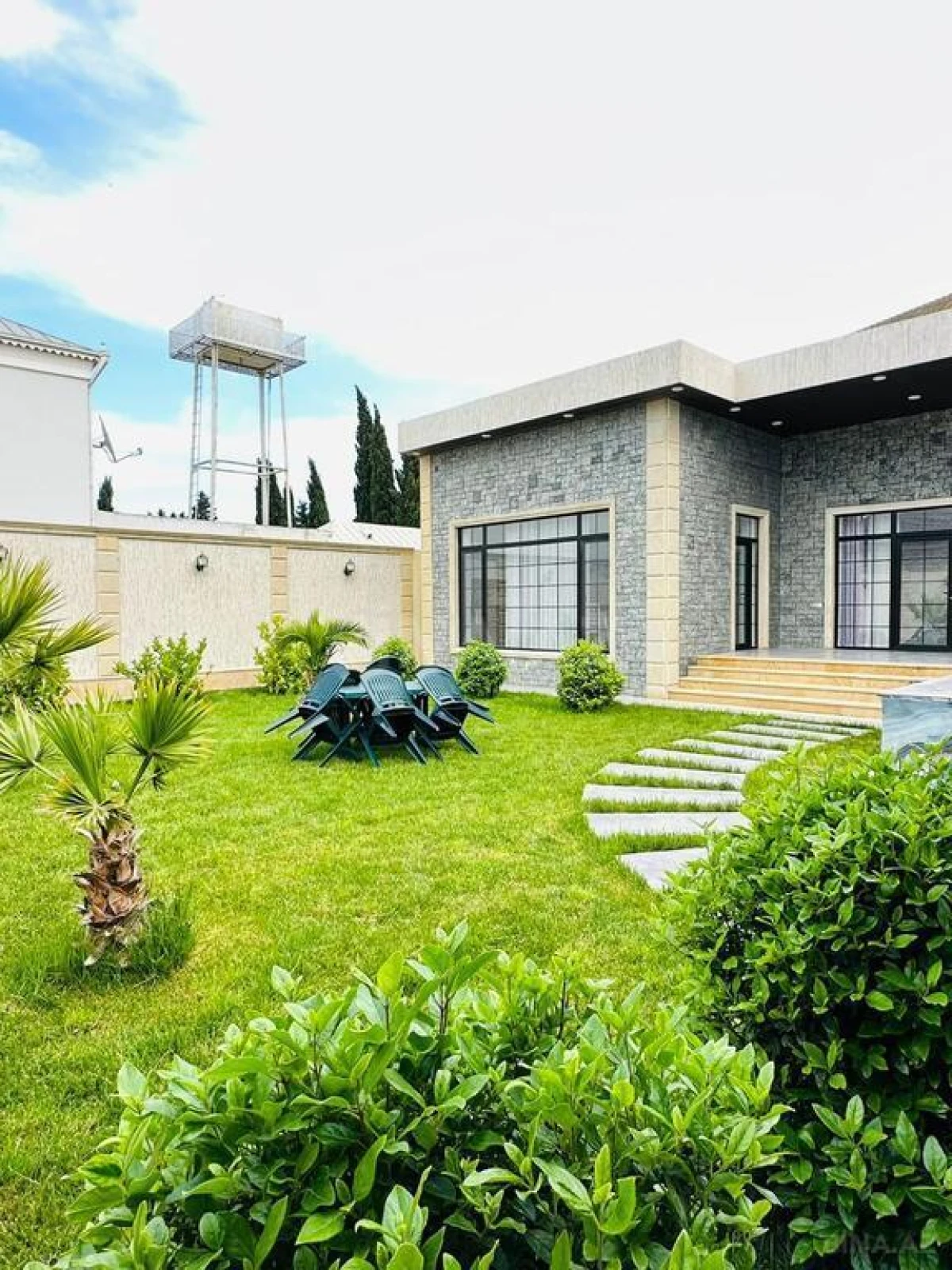 Kirayə verilir 4 otaqlı həyət evi 220 m²
