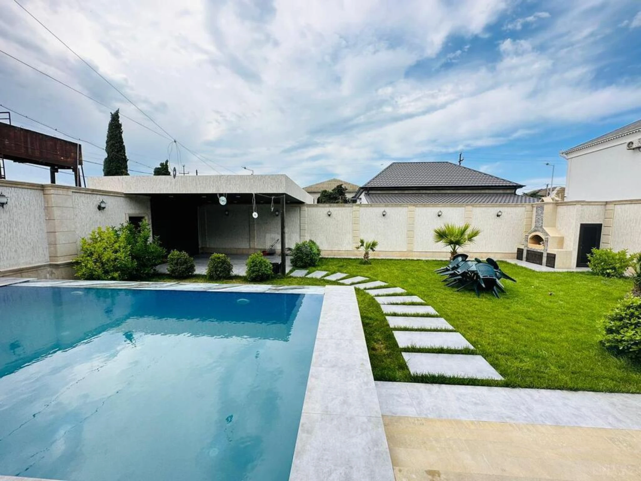 Kirayə verilir 4 otaqlı həyət evi 220 m²