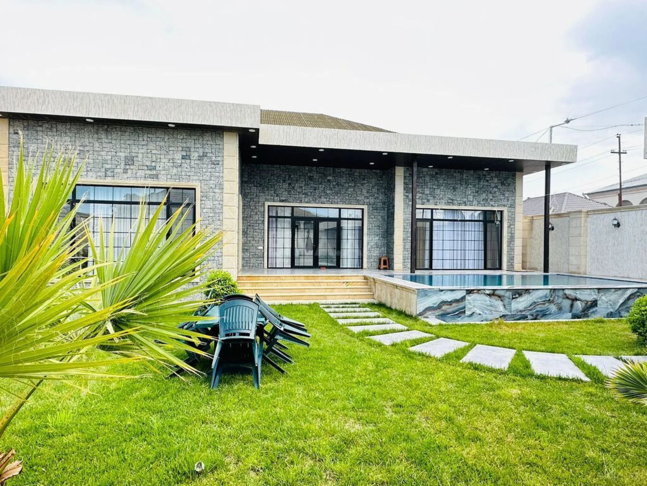 Kirayə verilir 4 otaqlı həyət evi 220 m²