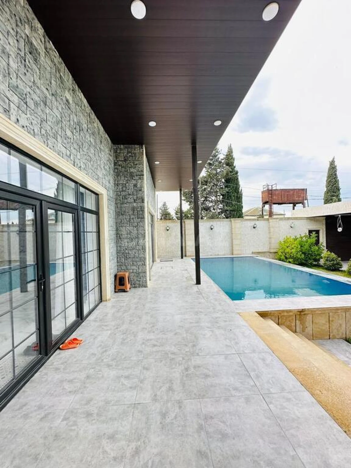 Kirayə verilir 4 otaqlı həyət evi 220 m²
