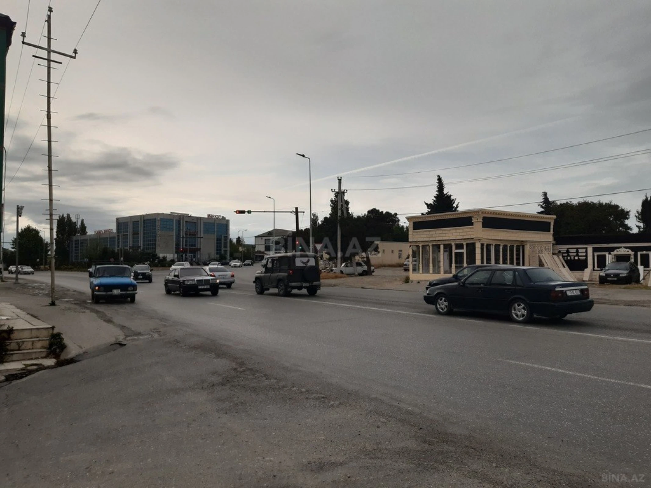 Satılır 8 otaqlı həyət evi 550 m²