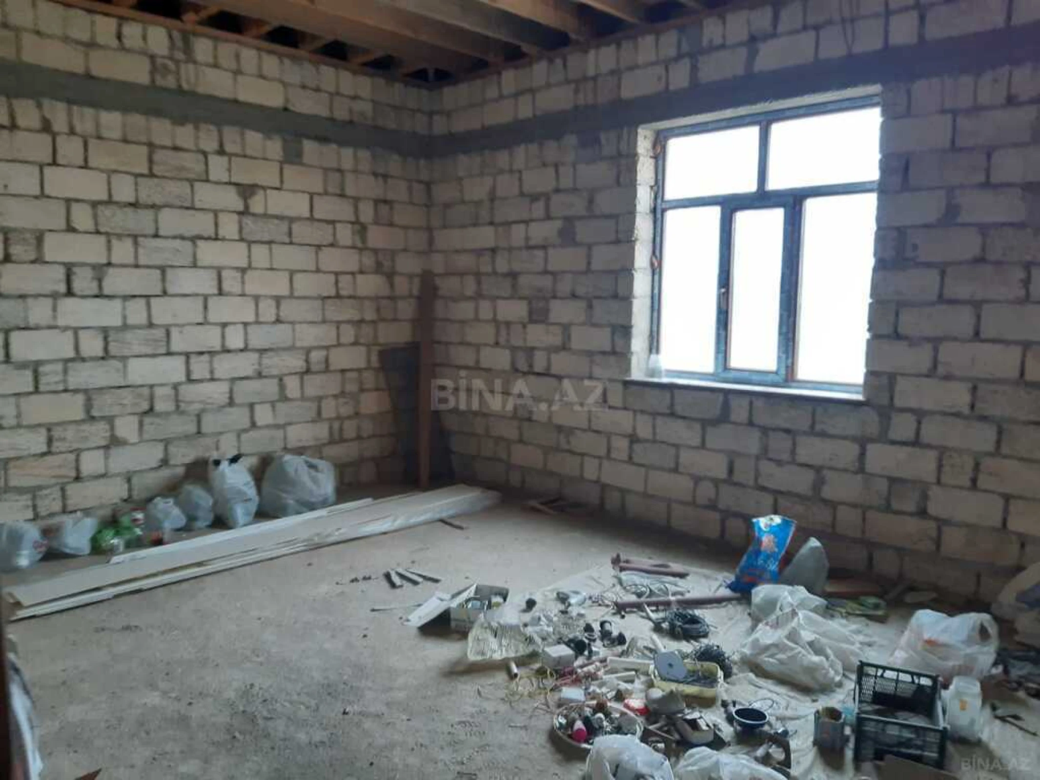 Satılır 8 otaqlı həyət evi 550 m²