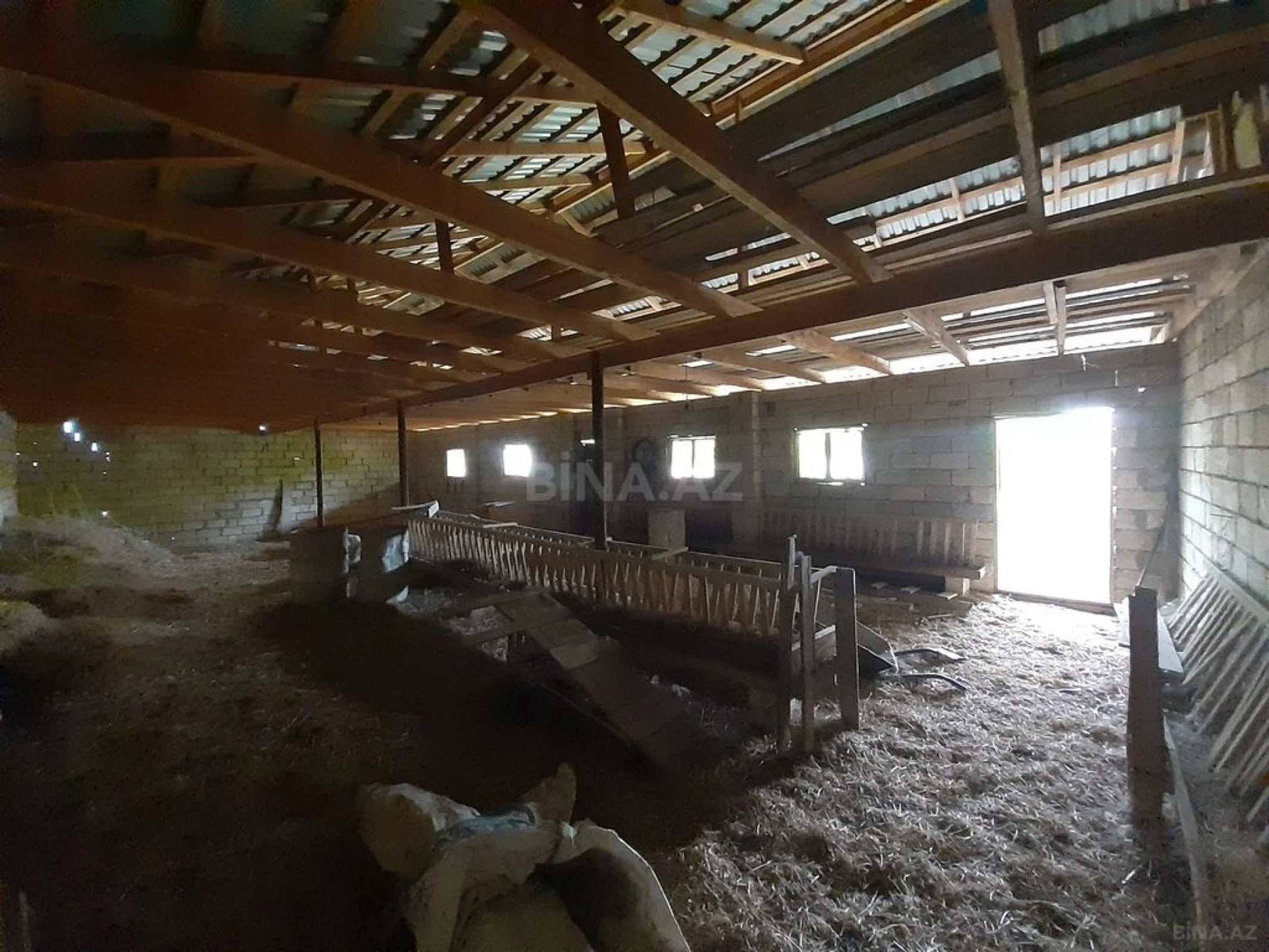 Satılır 8 otaqlı həyət evi 550 m²