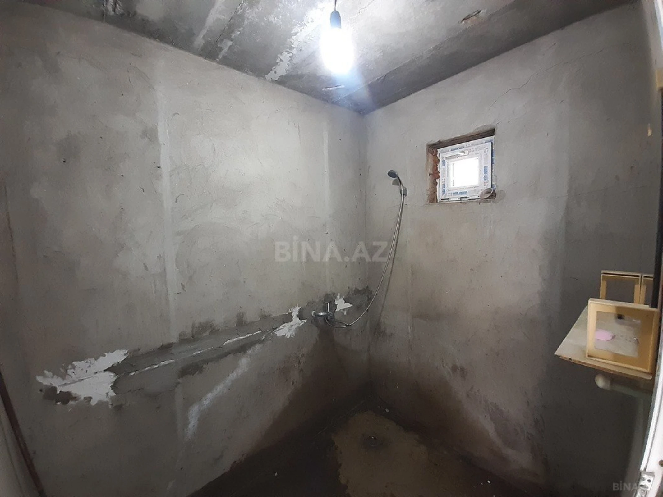 Satılır 8 otaqlı həyət evi 550 m²