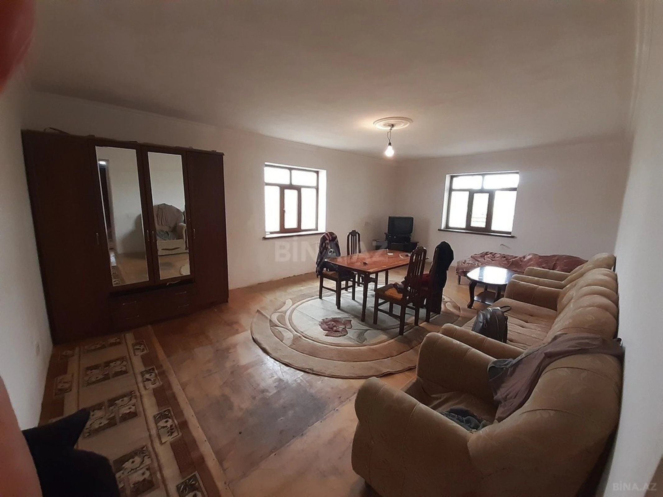 Satılır 8 otaqlı həyət evi 550 m²