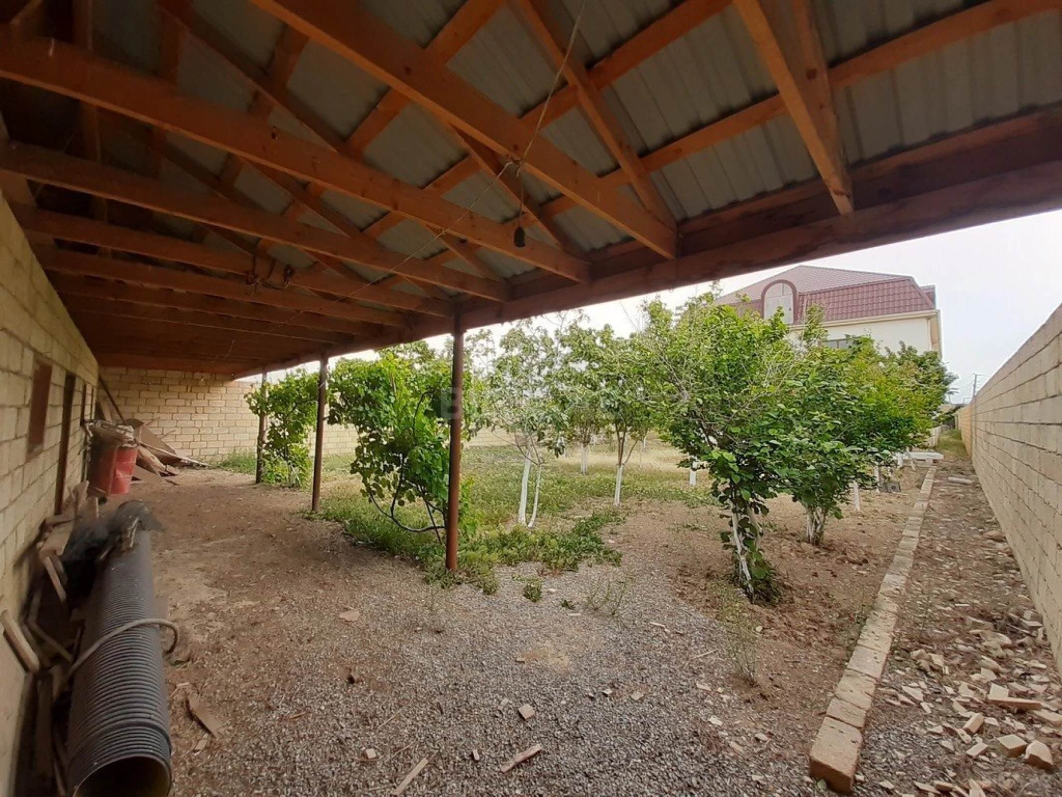 Satılır 8 otaqlı həyət evi 550 m²