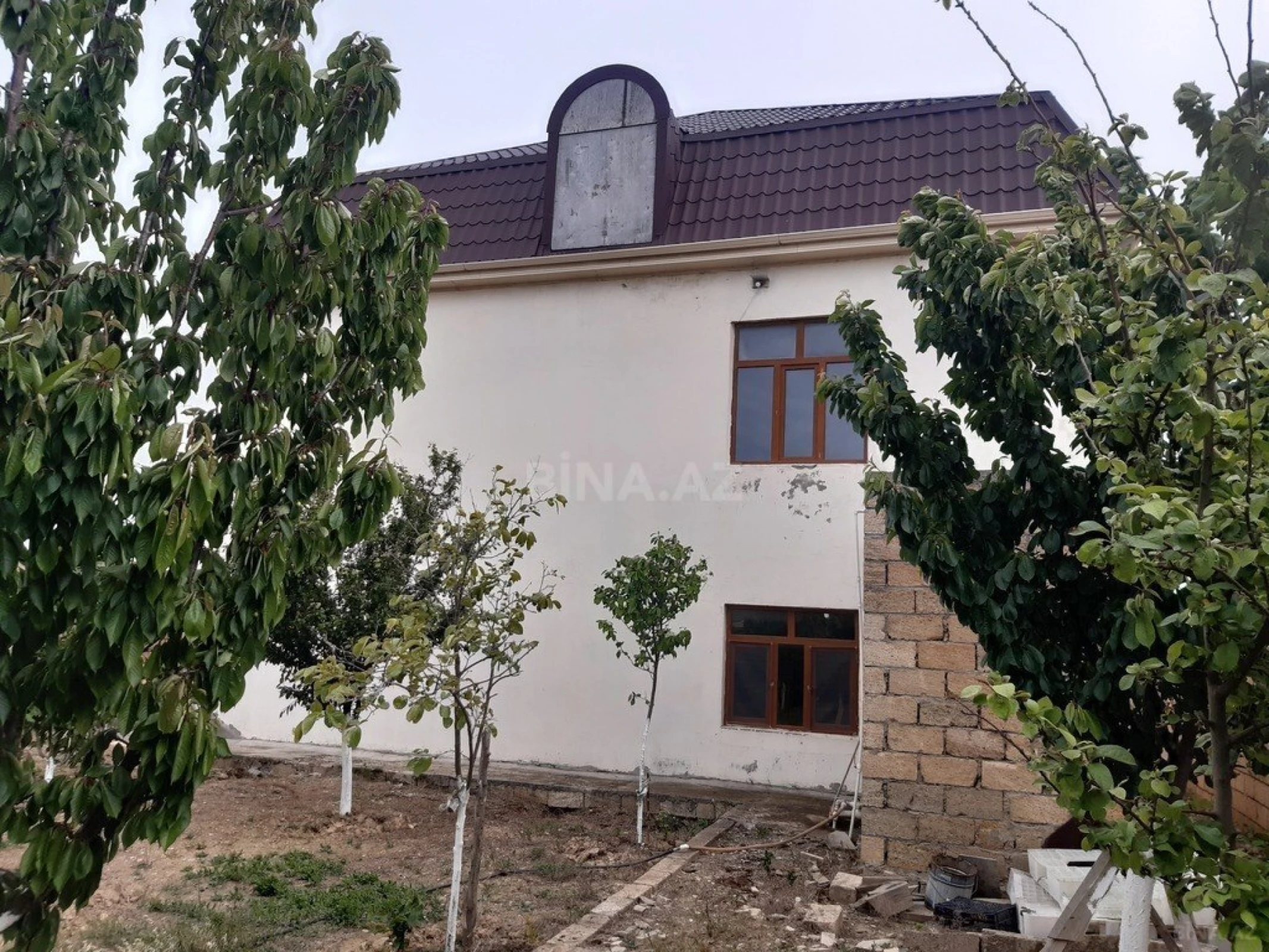 Satılır 8 otaqlı həyət evi 550 m²