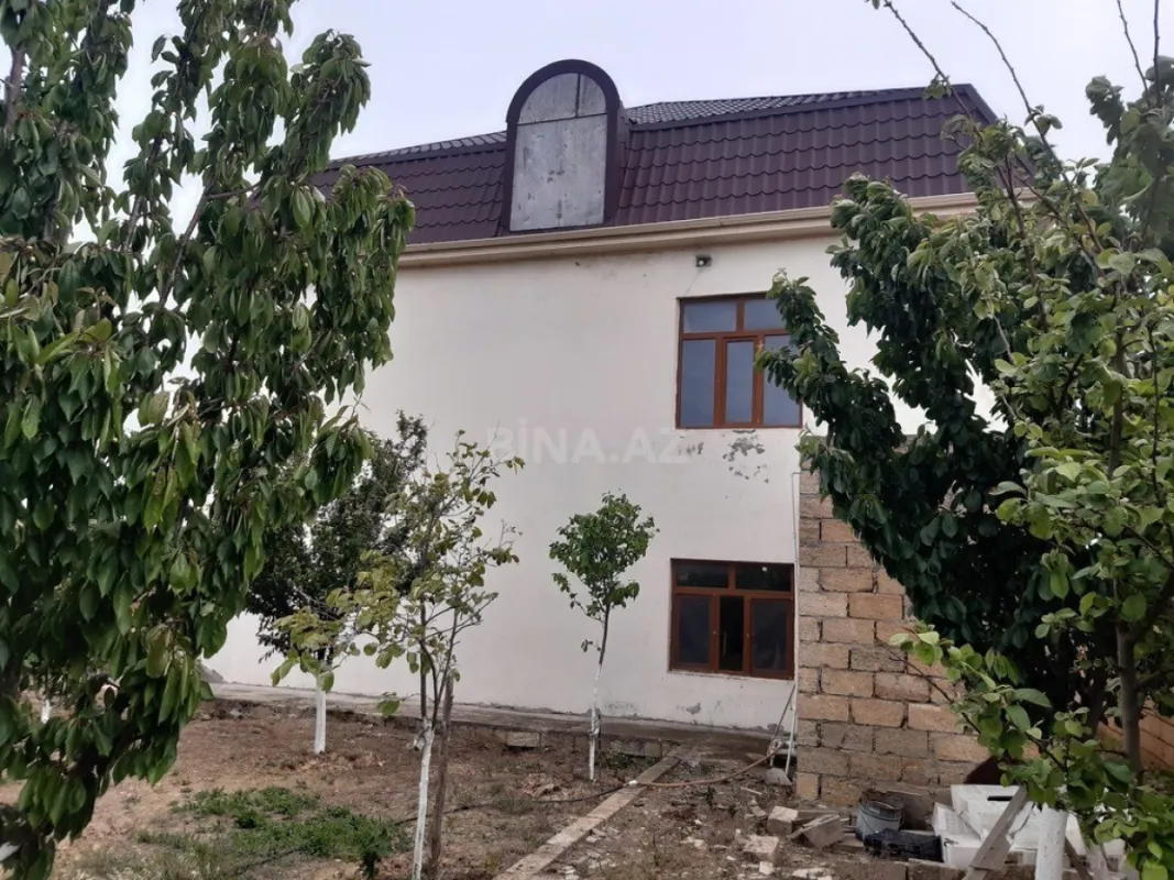 Satılır 8 otaqlı həyət evi 550 m²