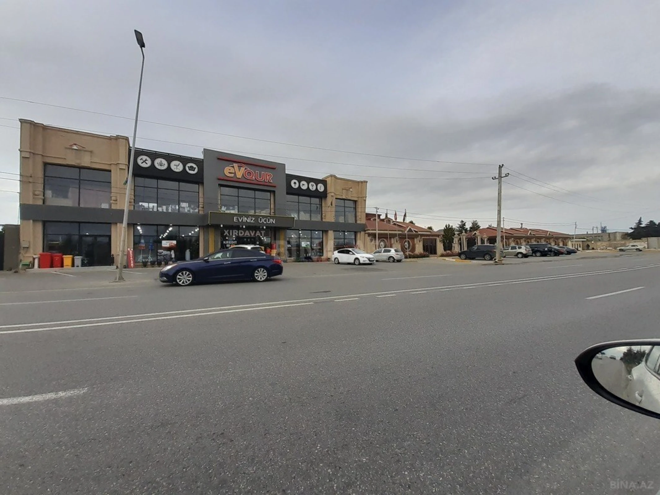 Satılır 8 otaqlı həyət evi 550 m²