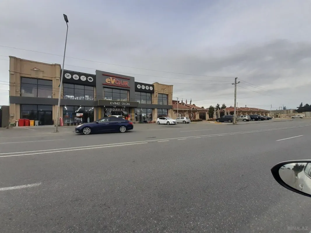 Satılır 8 otaqlı həyət evi 550 m²