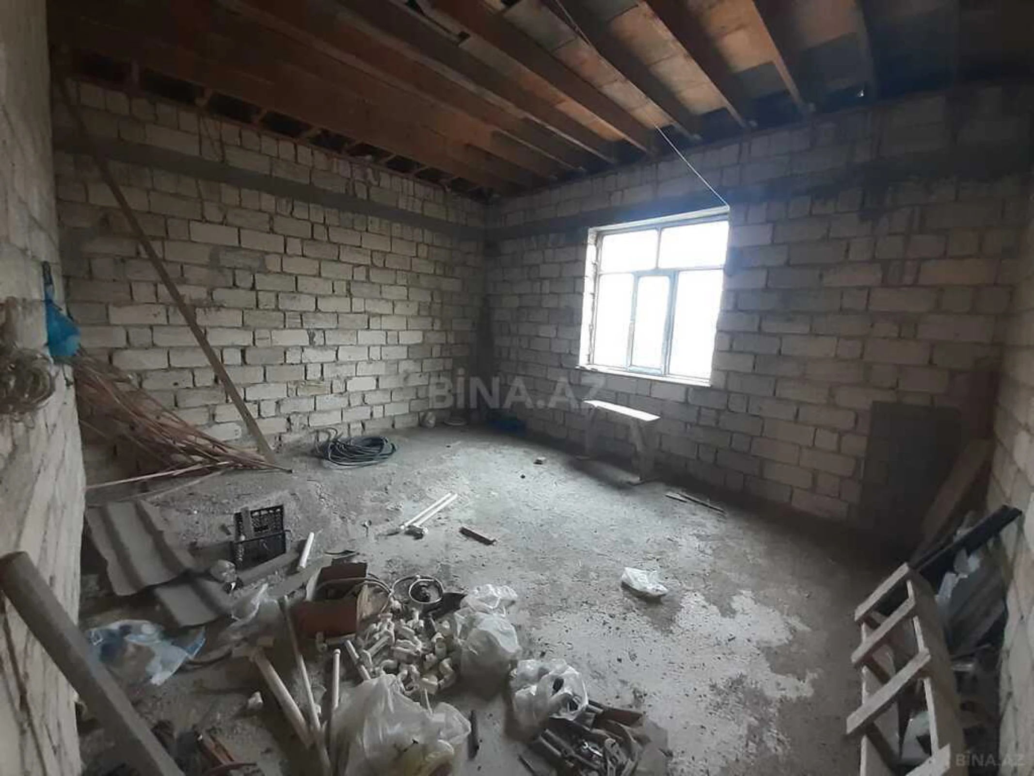Satılır 8 otaqlı həyət evi 550 m²