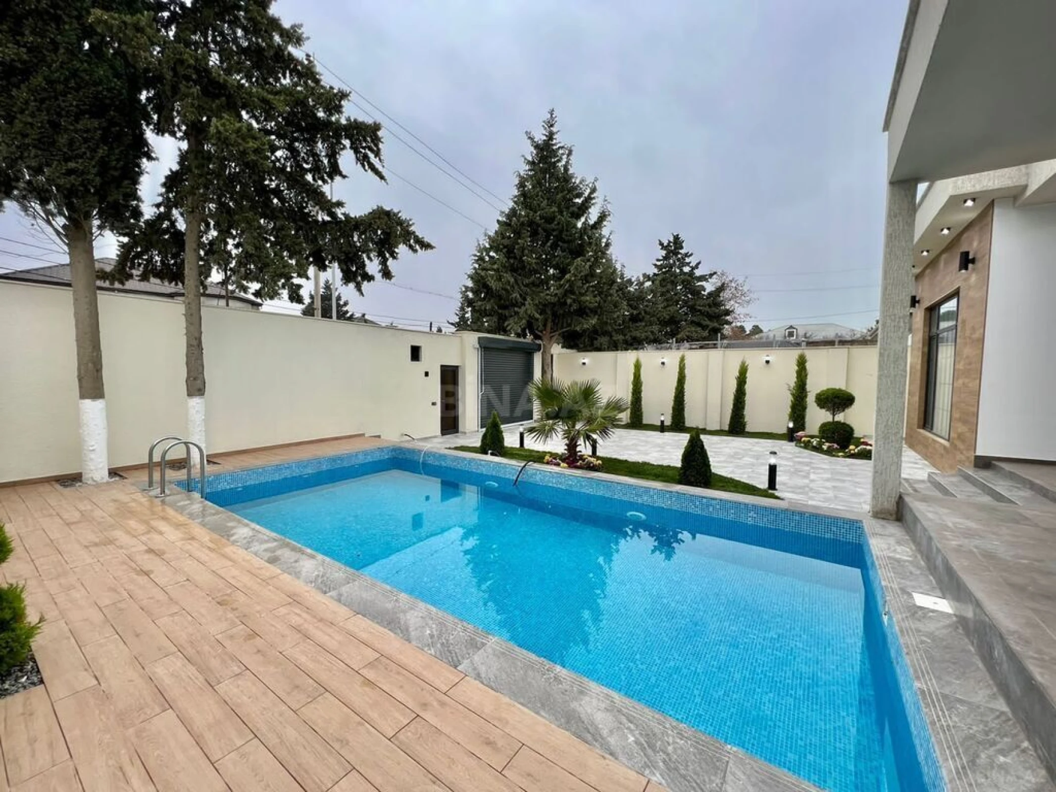 Kirayə verilir 4 otaqlı həyət evi 240 m²
