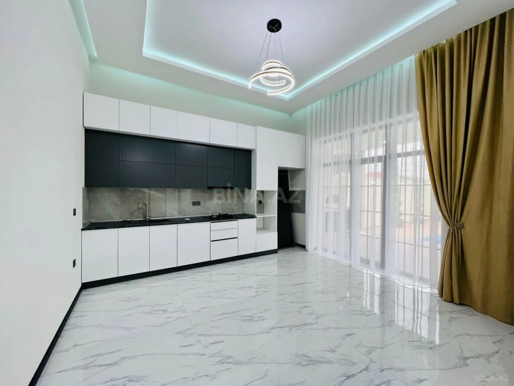Kirayə verilir 4 otaqlı həyət evi 240 m²