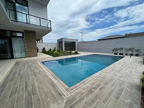 Satılır həyət evi 300 m²