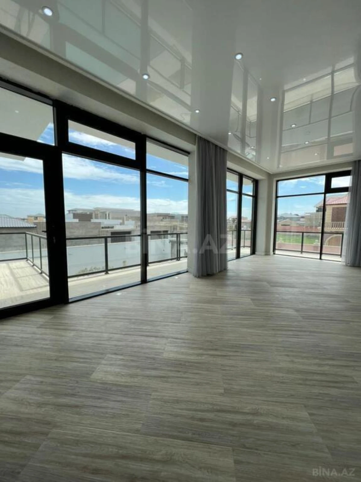 Satılır həyət evi 300 m²