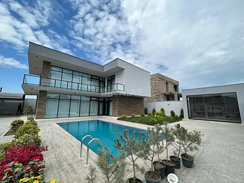 Satılır həyət evi 300 m²