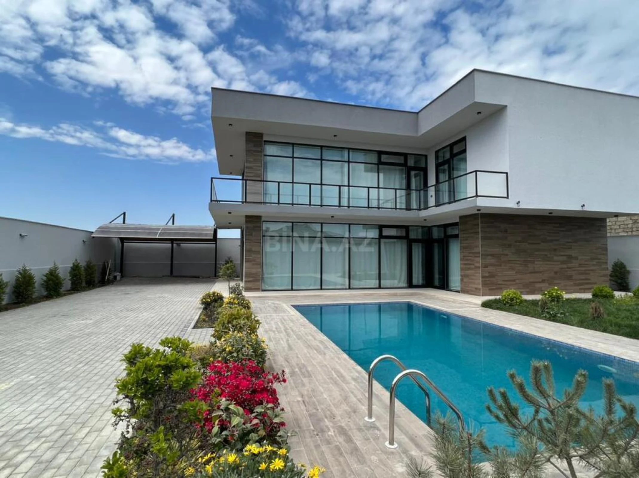 Satılır həyət evi 300 m²