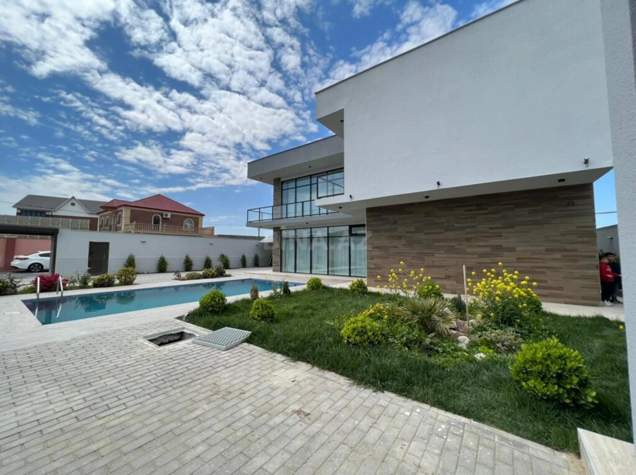 Satılır həyət evi 300 m²
