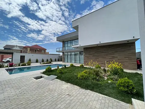 Satılır həyət evi 300 m²
