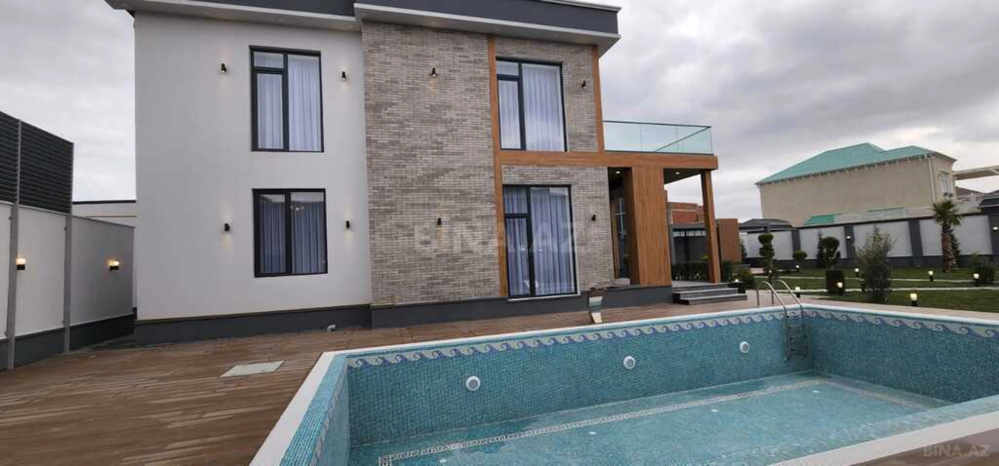 Satılır 7 otaqlı həyət evi 400 m²