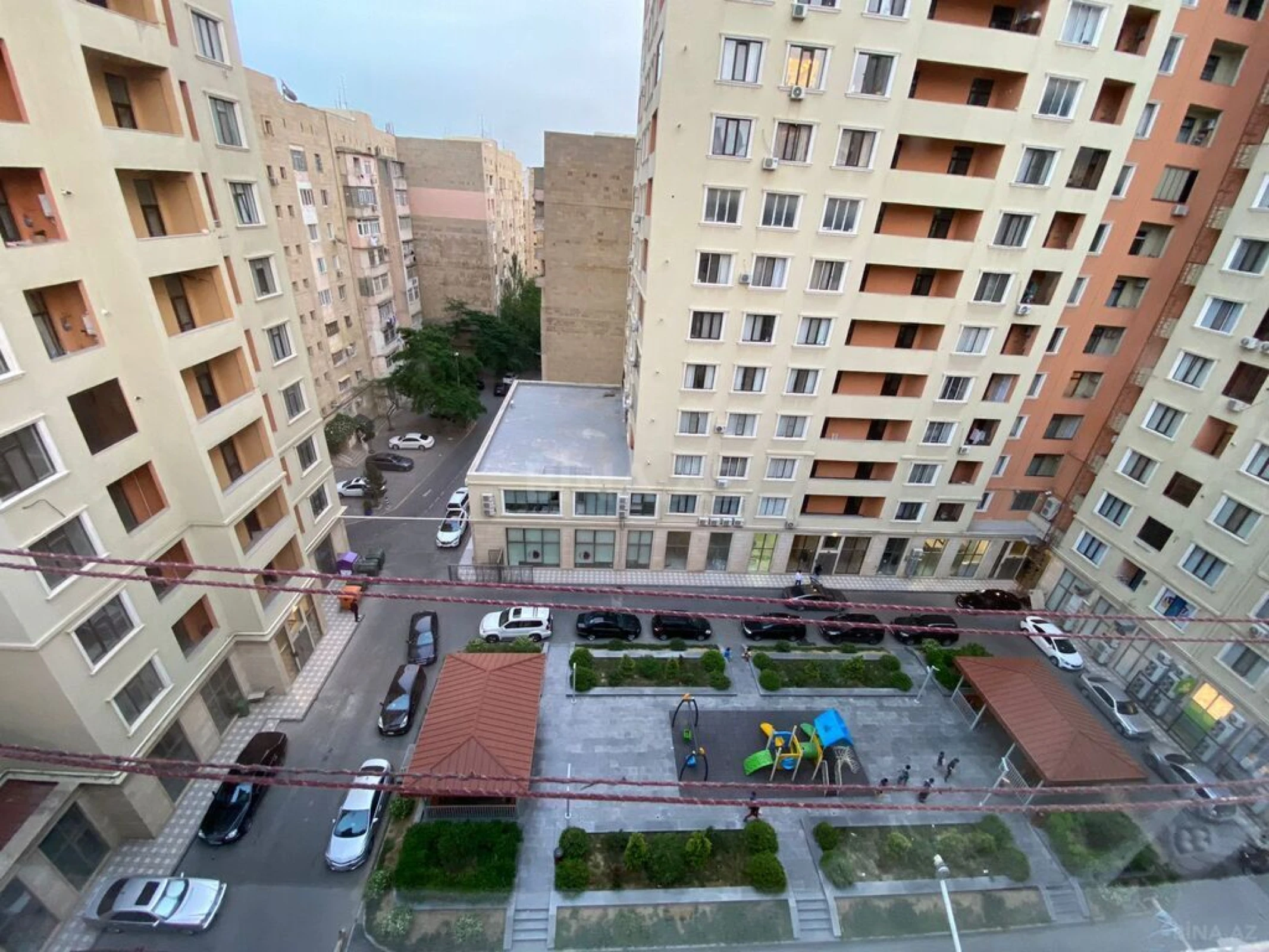 Satılır 3 otaqlı mənzil 105 m²