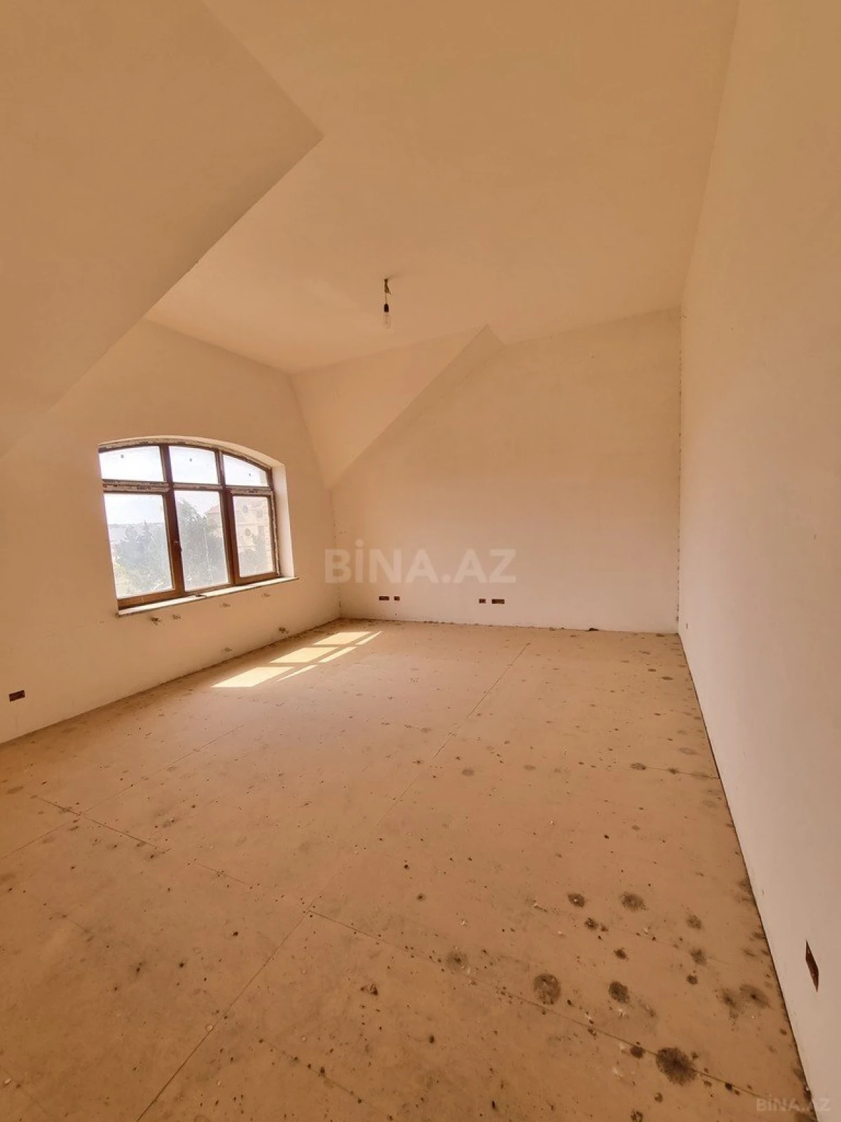 Satılır həyət evi 450 m²