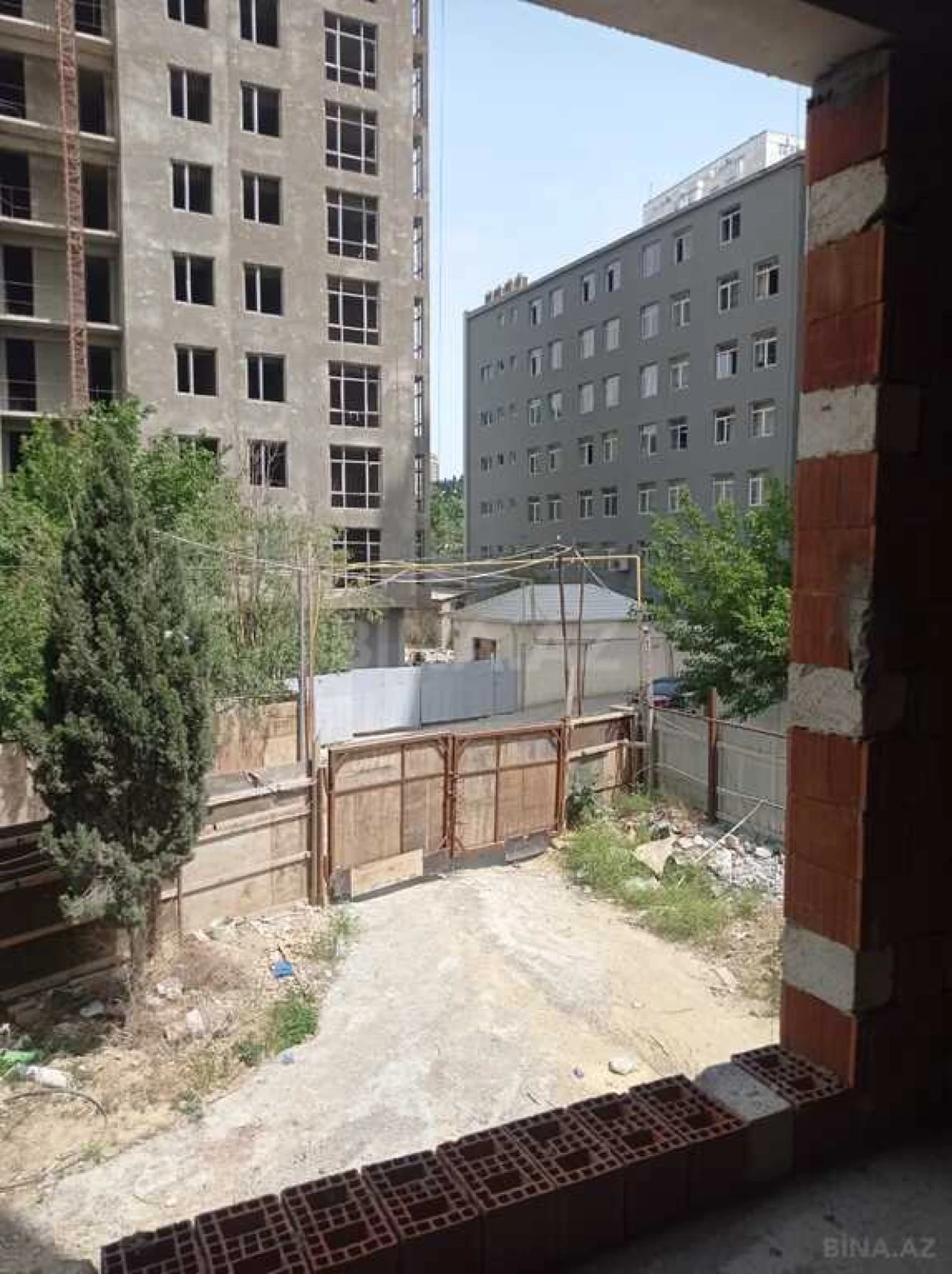 Satılır 3 otaqlı mənzil 135 m²