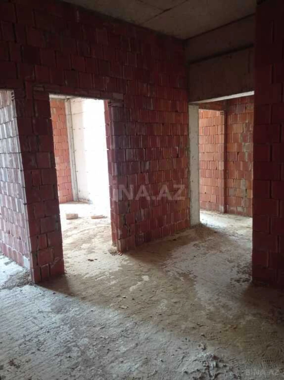 Satılır 3 otaqlı mənzil 135 m²