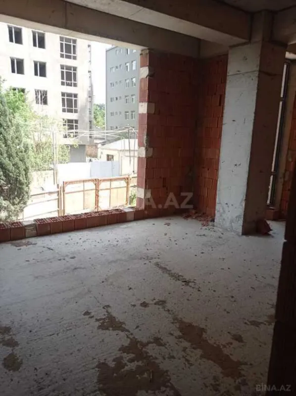Satılır 3 otaqlı mənzil 135 m²