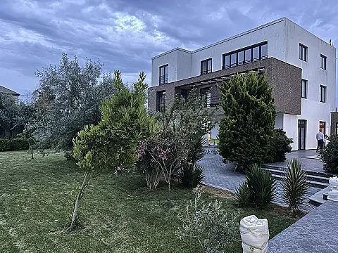 Kirayə verilir 6 otaqlı həyət evi 500 m²