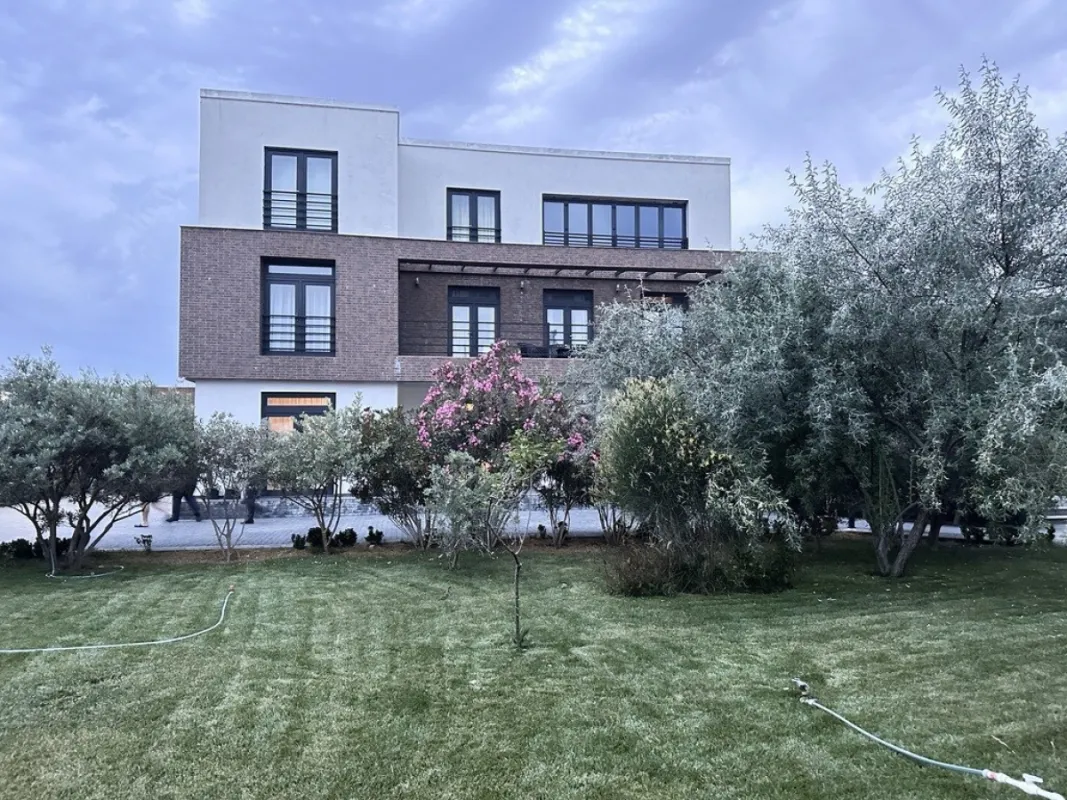 Kirayə verilir 6 otaqlı həyət evi 500 m²