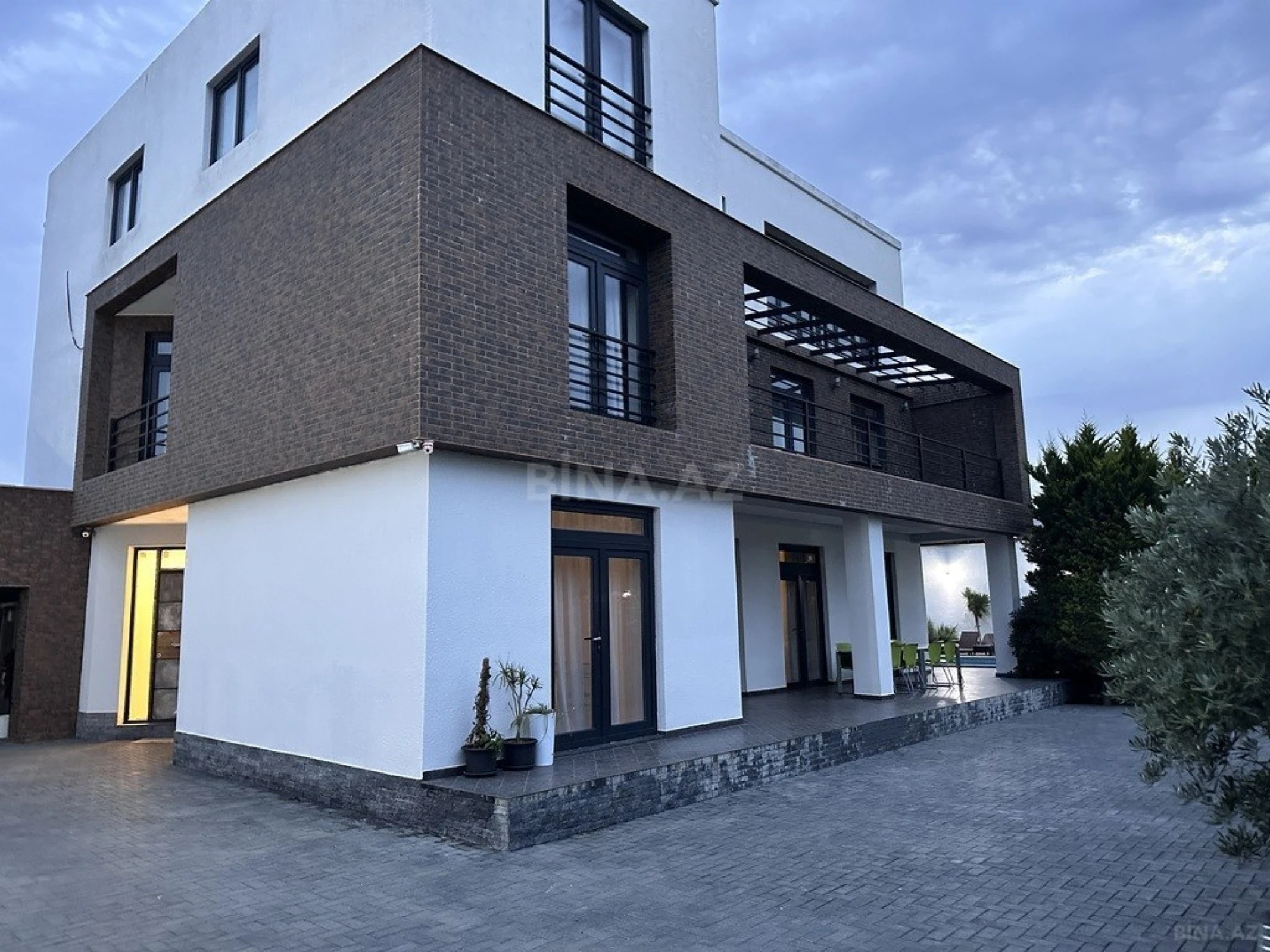 Kirayə verilir 6 otaqlı həyət evi 500 m²