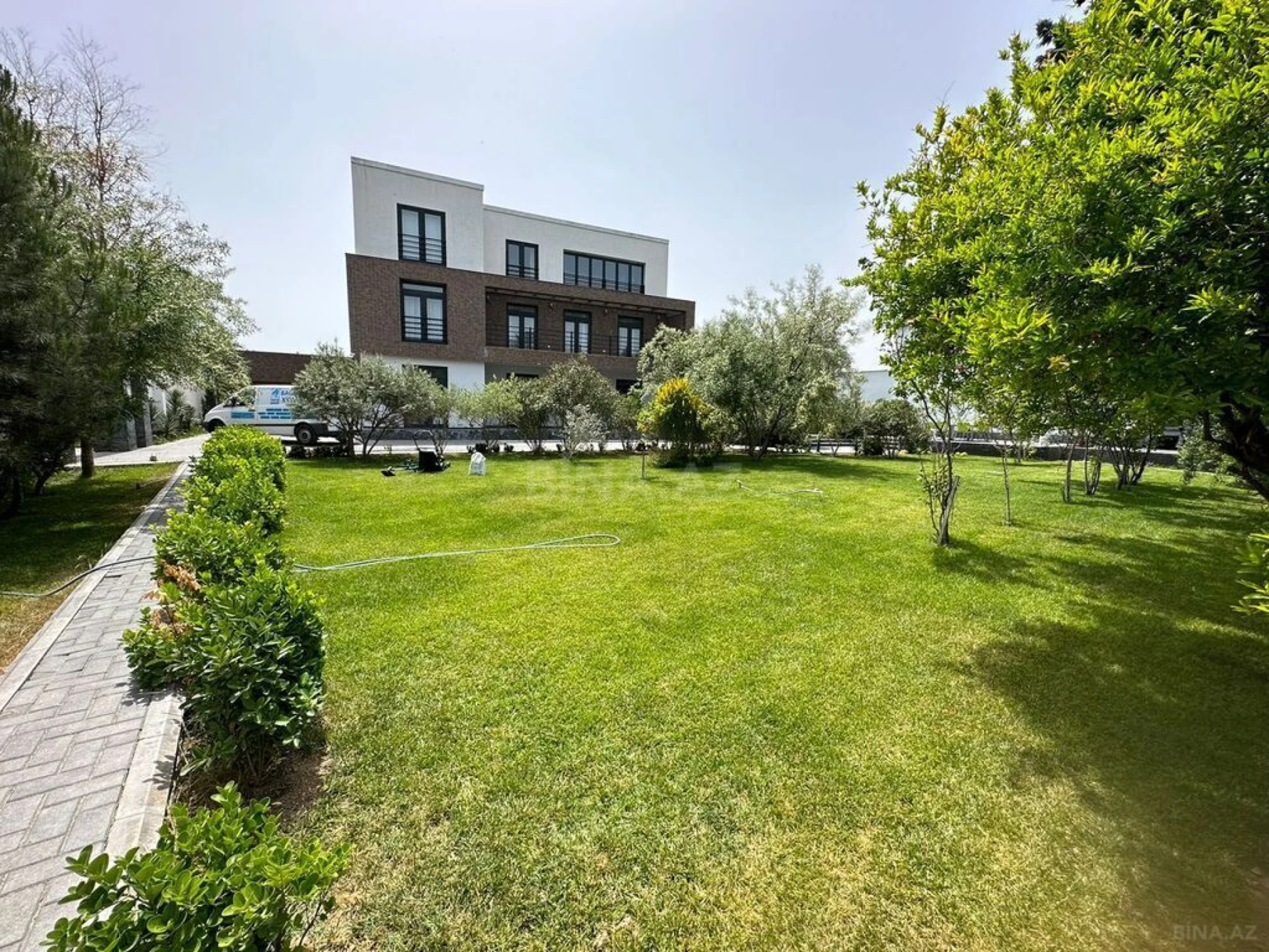 Kirayə verilir 6 otaqlı həyət evi 500 m²