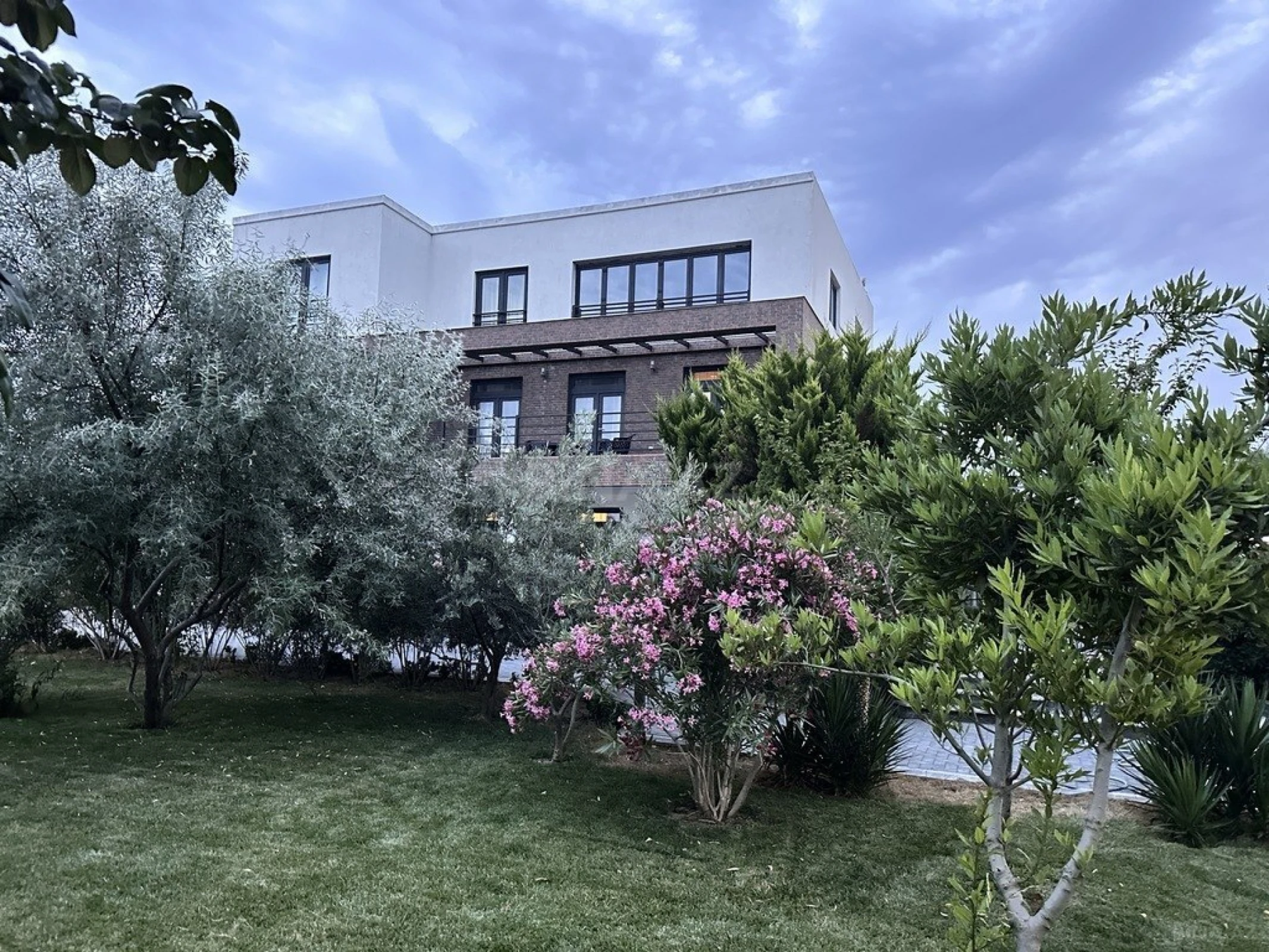 Kirayə verilir 6 otaqlı həyət evi 500 m²