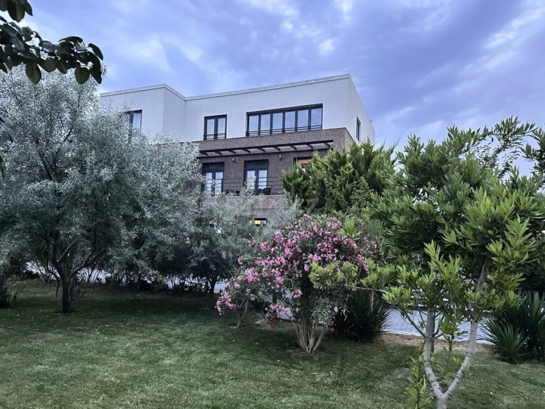 Kirayə verilir 6 otaqlı həyət evi 500 m²