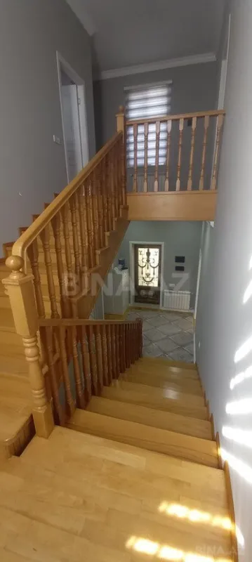Satılır 5 otaqlı həyət evi 230 m²