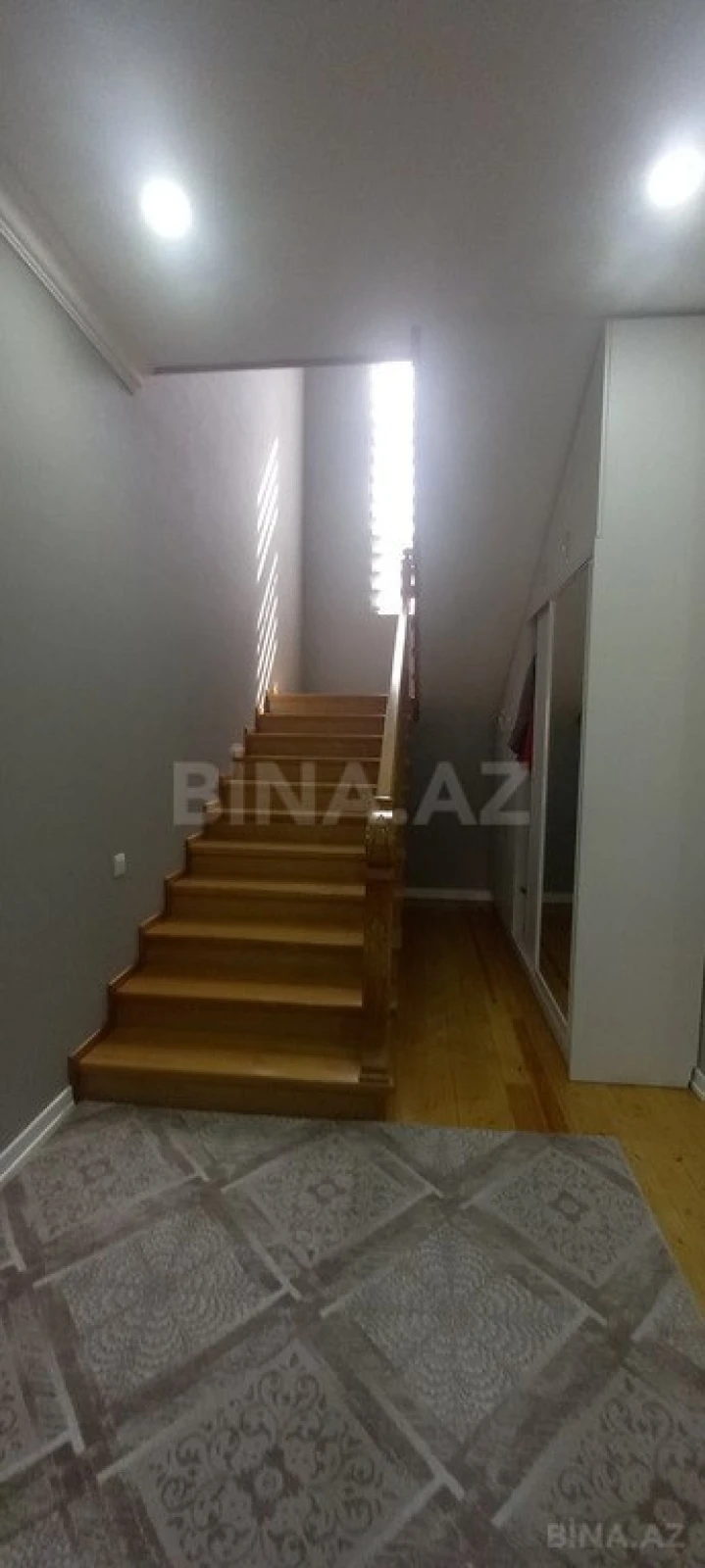 Satılır 5 otaqlı həyət evi 230 m²