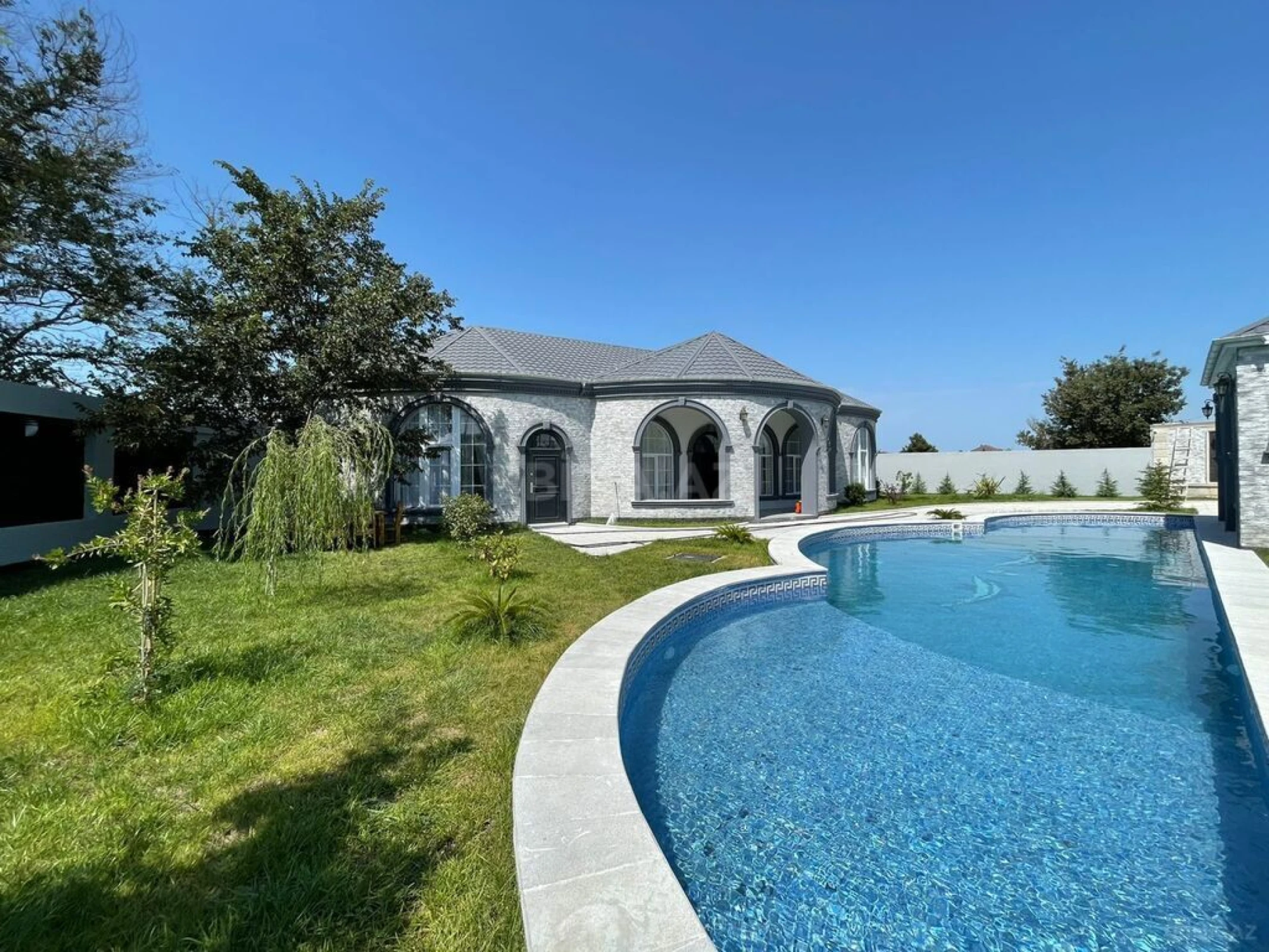 Kirayə verilir 6 otaqlı həyət evi 260 m²