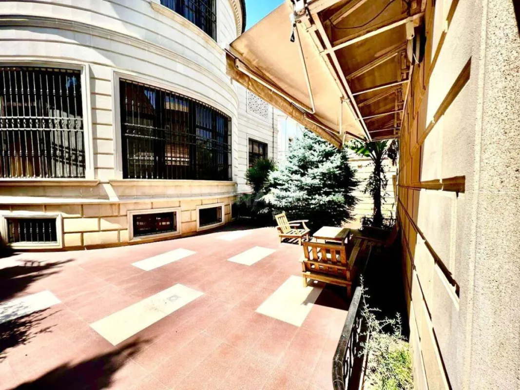 Satılır 7 otaqlı həyət evi 600 m²