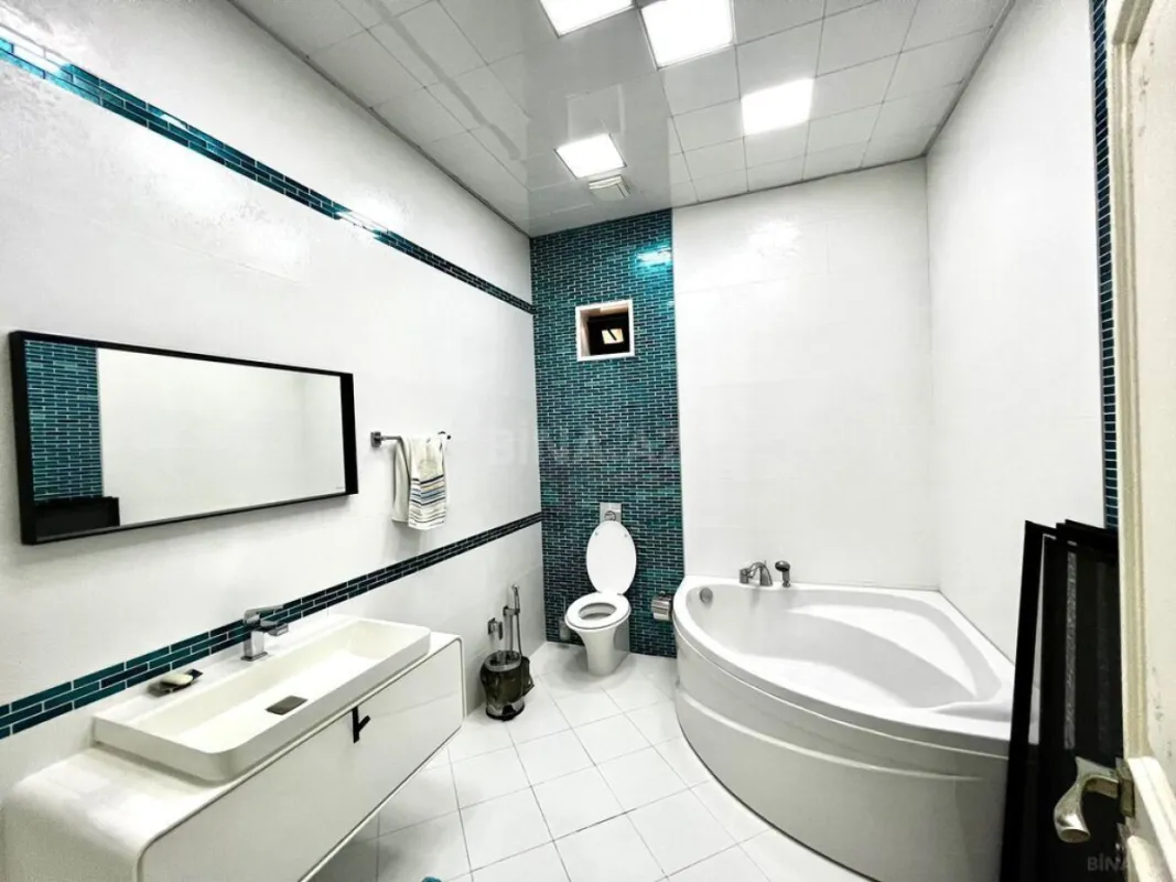 Satılır 7 otaqlı həyət evi 600 m²