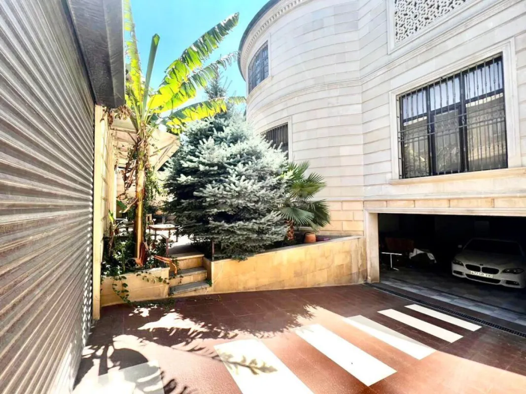 Satılır 7 otaqlı həyət evi 600 m²