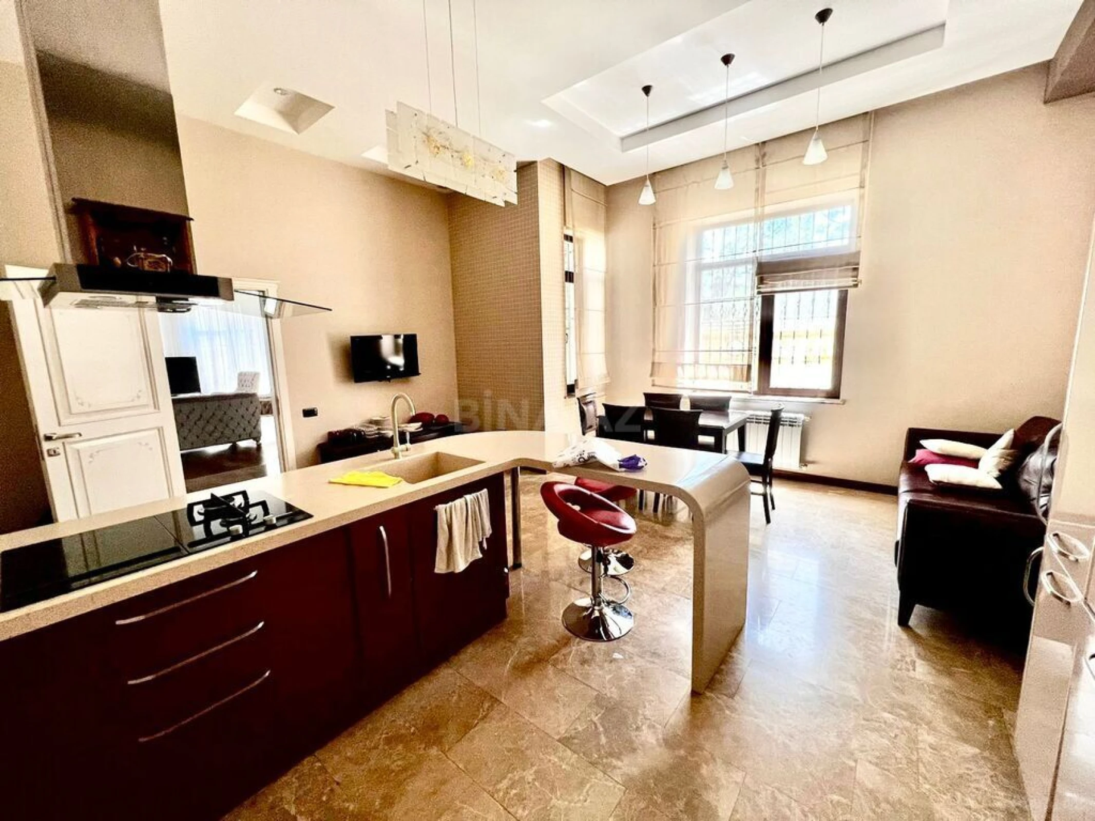 Satılır 7 otaqlı həyət evi 600 m²