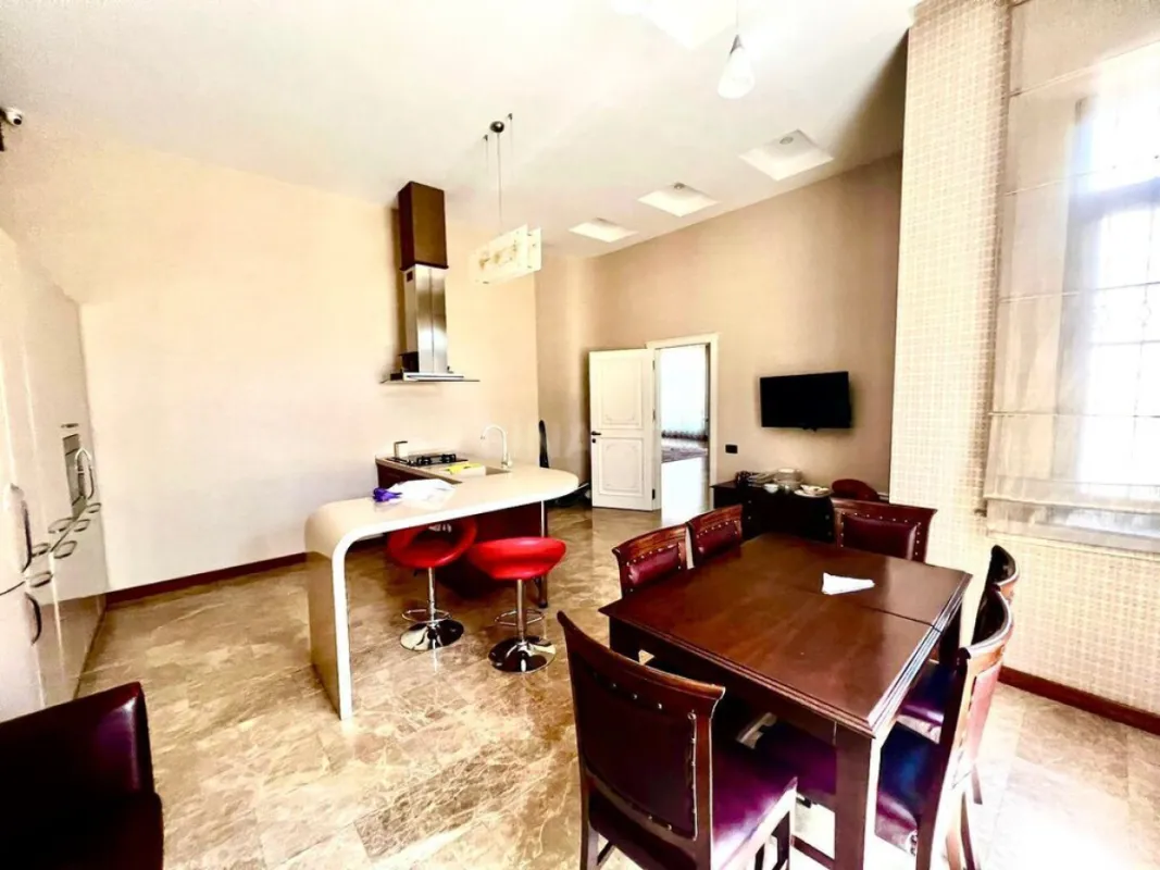 Satılır 7 otaqlı həyət evi 600 m²